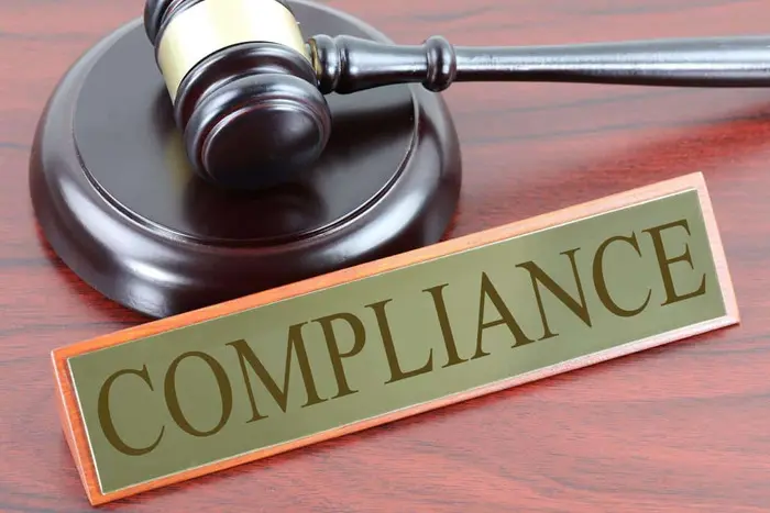 may đồng phục điều dưỡng cần tuân thủ đúng quy định pháp luật