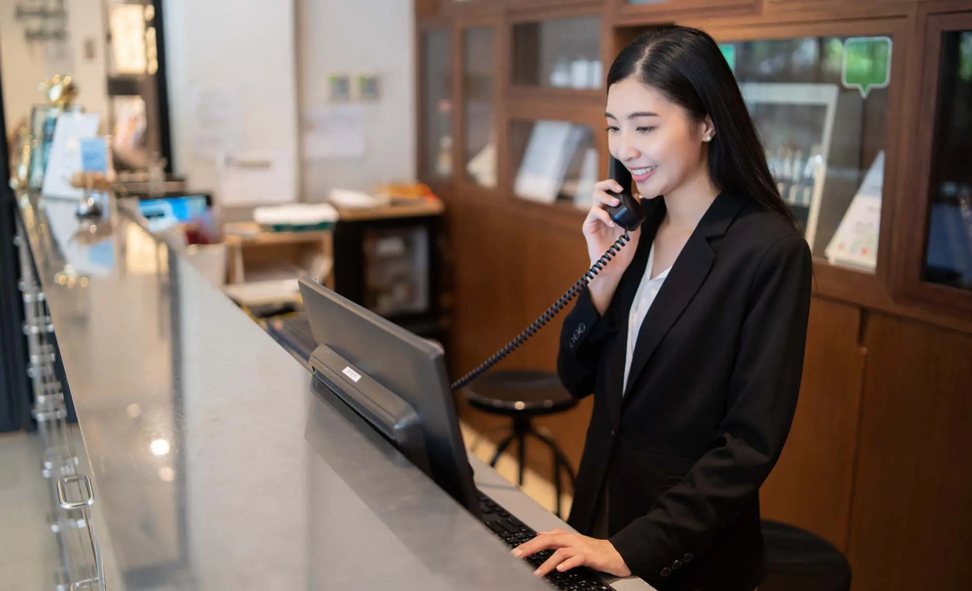 đồng phục lễ tân khách sạn