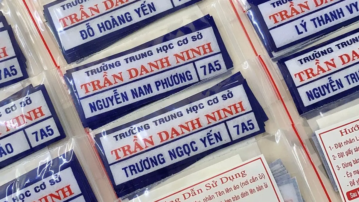 Bảng tên băng dính